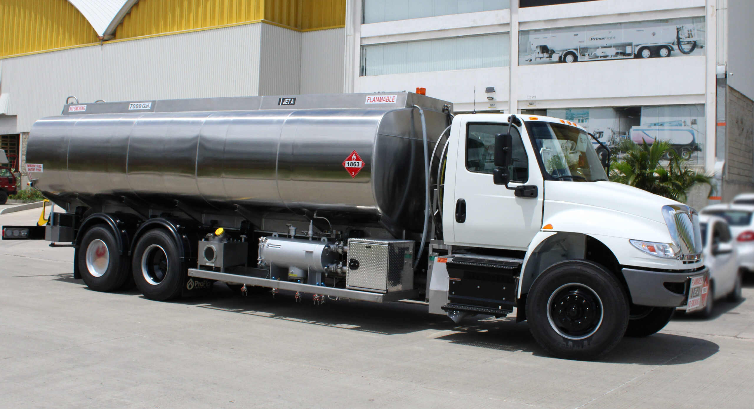 7,000 Gallon Jet Refueler - Garsite